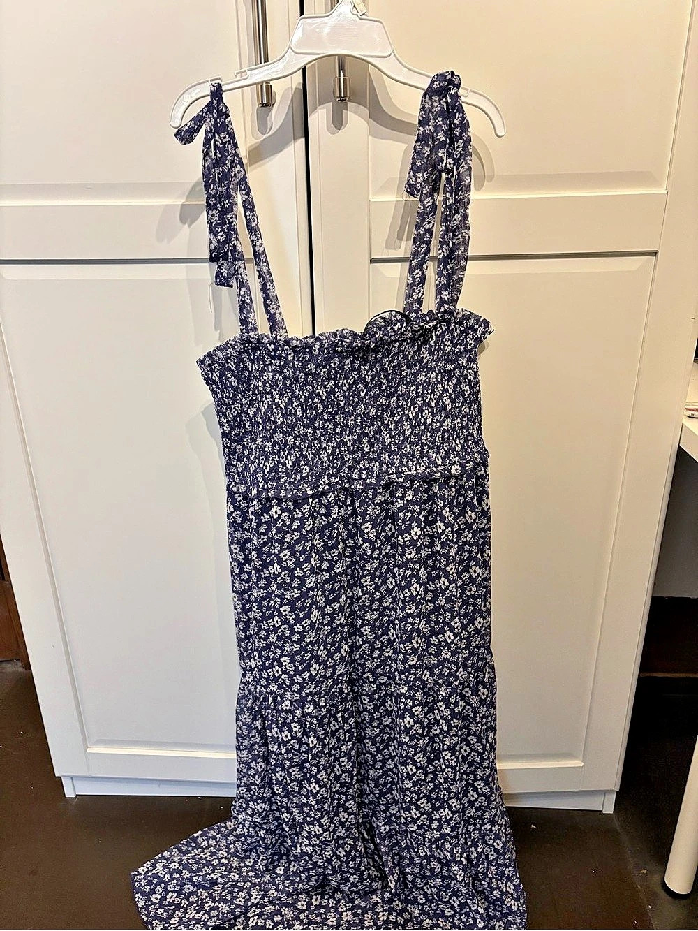 Forever 21 Floral Maxi Dress in Blue & White Size Medium